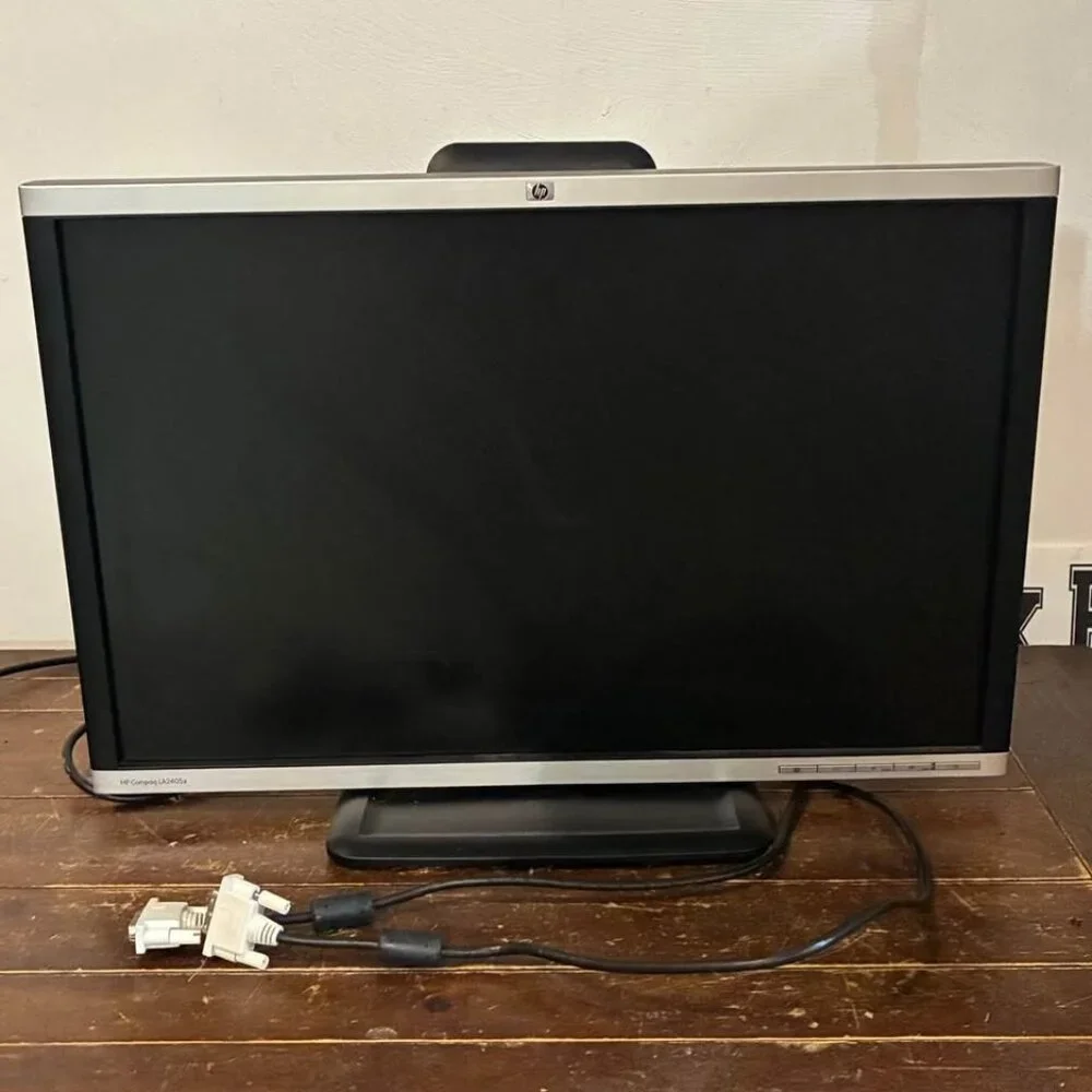 HP Compaq LA2405x Backlit Adjustable Height LCD Gaming Monitor w Cords